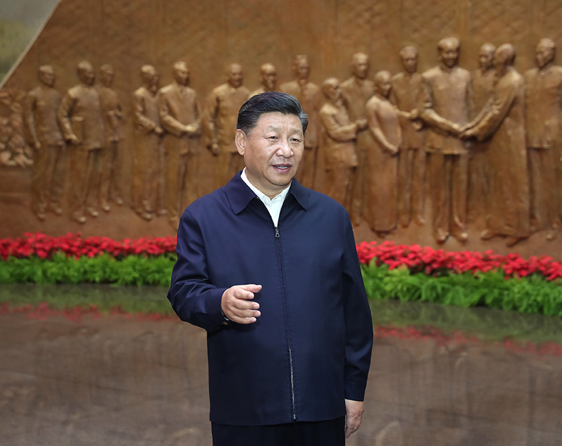 9月12日，中共中央總書記、國家主席、中央軍委主席習(xí)近平視察中共中央北京香山革命紀(jì)念地。這是習(xí)近平在香山革命紀(jì)念館參觀《為新中國奠基》主題展覽，并發(fā)表重要講話。