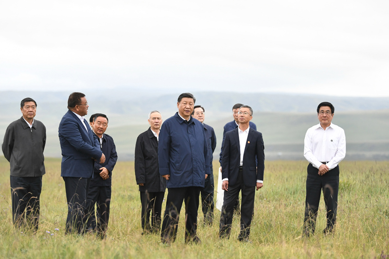 8月19日至22日，中共中央總書(shū)記、國(guó)家主席、中央軍委主席習(xí)近平在甘肅考察。這是20日下午，習(xí)近平在中農(nóng)發(fā)山丹馬場(chǎng)有限責(zé)任公司一場(chǎng)考察，實(shí)地了解祁連山生態(tài)環(huán)境恢復(fù)和保護(hù)情況。